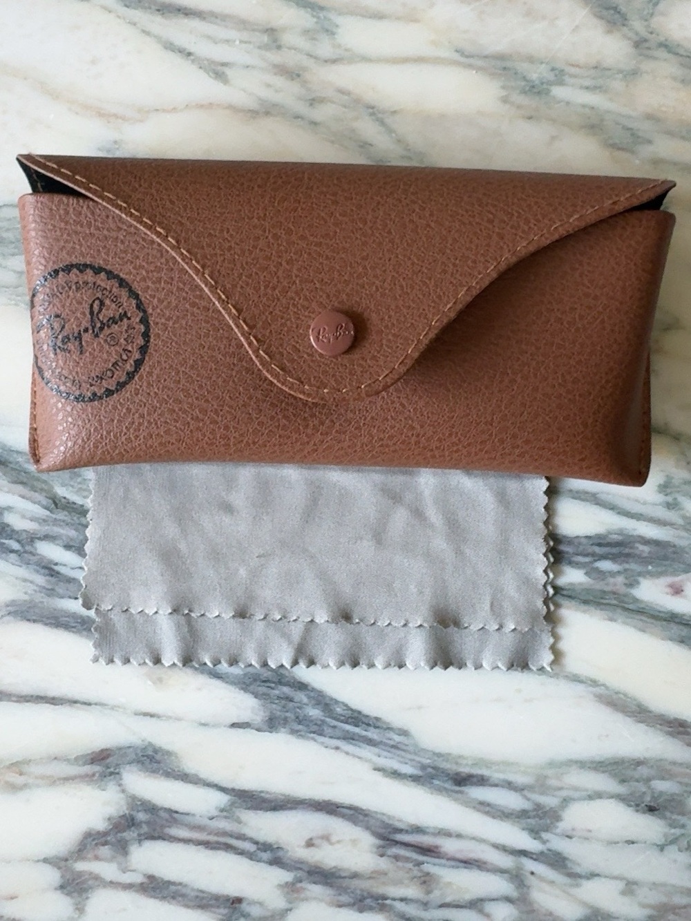 Ray-Ban Replacement Case + Cleaning Cloth | Brown